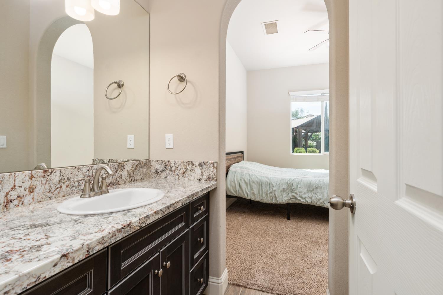 3234 Quincy Ave, Clovis, CA 93619
