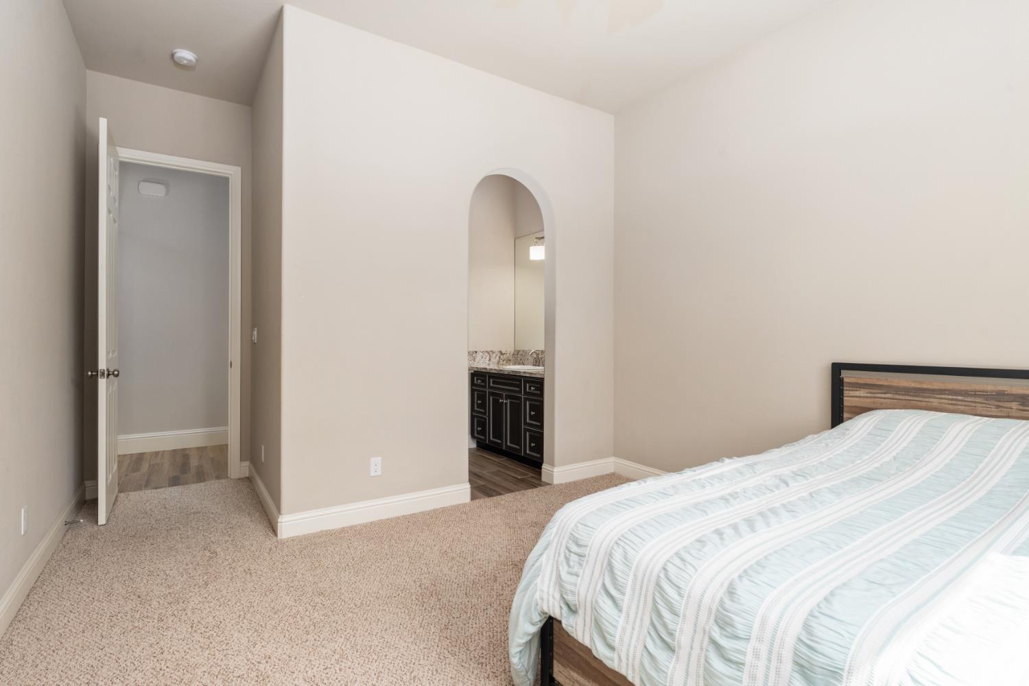 3234 Quincy Ave, Clovis, CA 93619