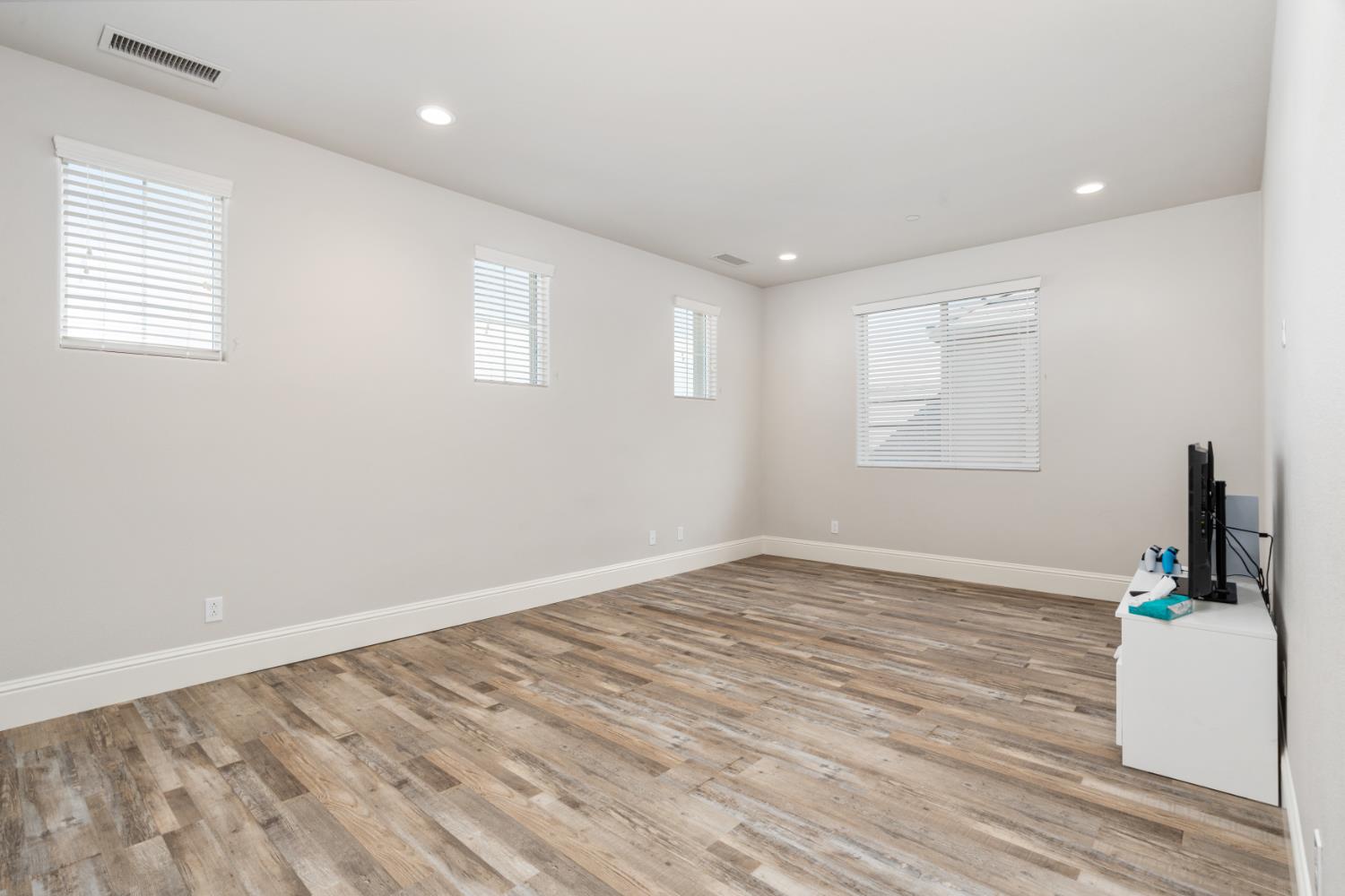 3234 Quincy Ave, Clovis, CA 93619