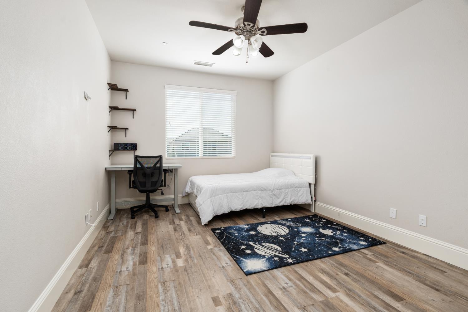 3234 Quincy Ave, Clovis, CA 93619