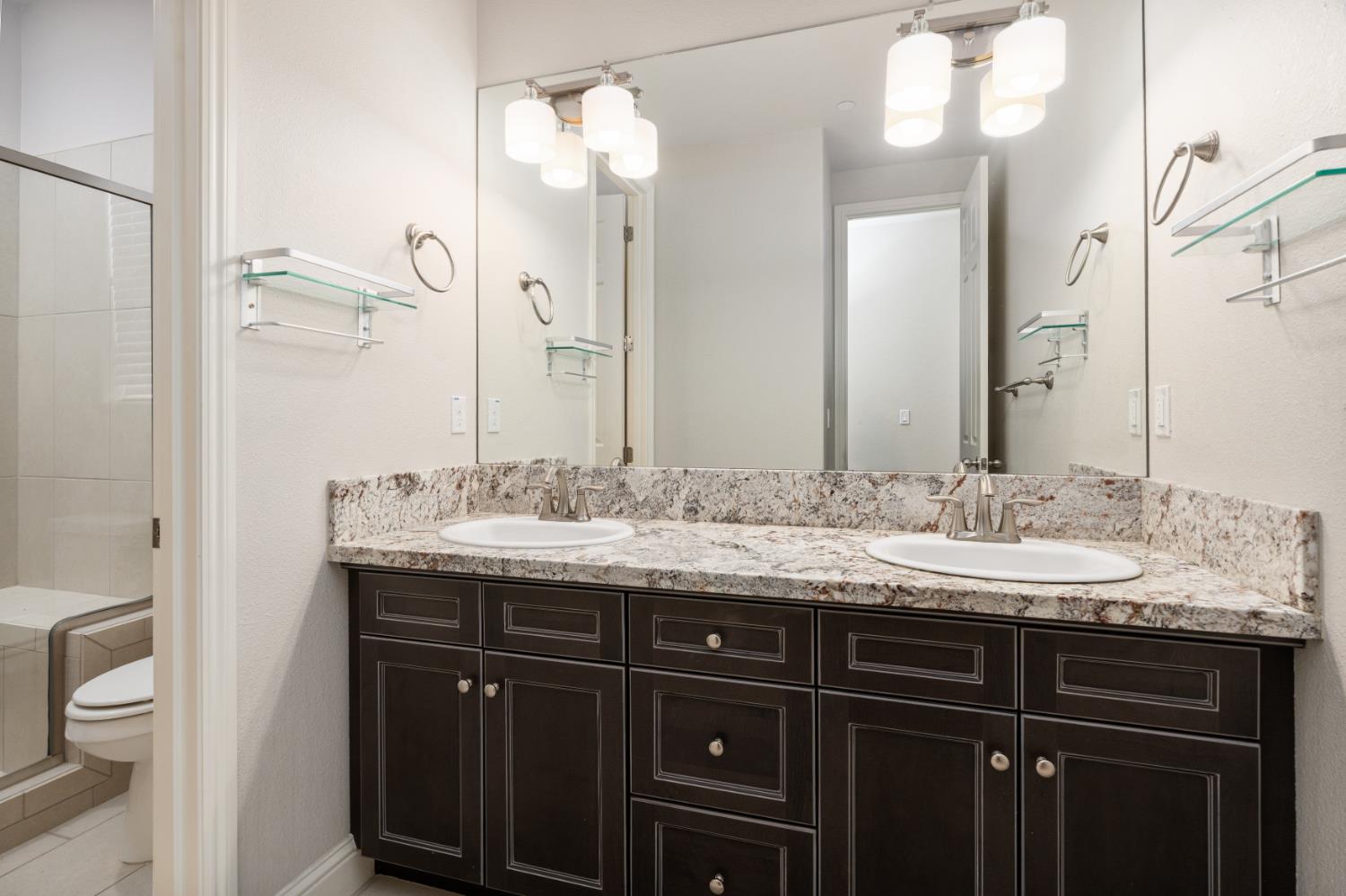 3234 Quincy Ave, Clovis, CA 93619