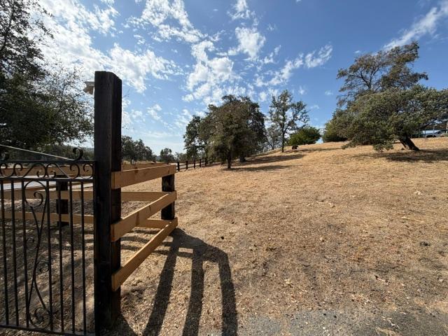 29271 Auberry Rd, Prather, CA 93651