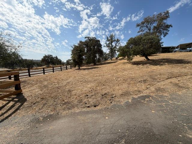 29271 Auberry Rd, Prather, CA 93651