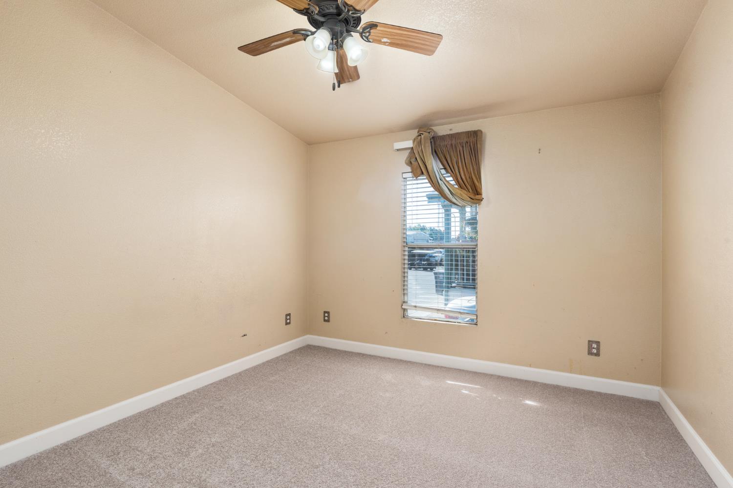 3138 W Dakota #81, Fresno, CA 93722