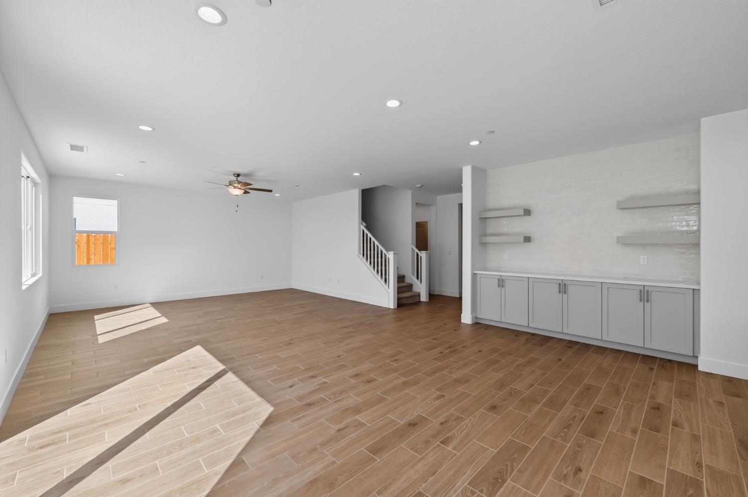 2895 E Veranda Dr, Fresno, CA 93730