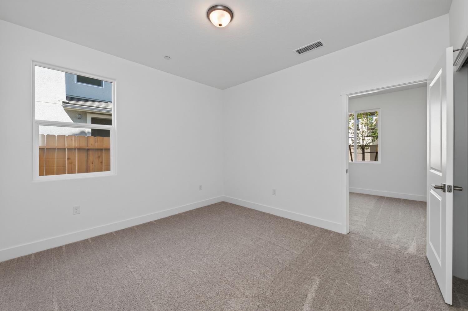 2895 E Veranda Dr, Fresno, CA 93730
