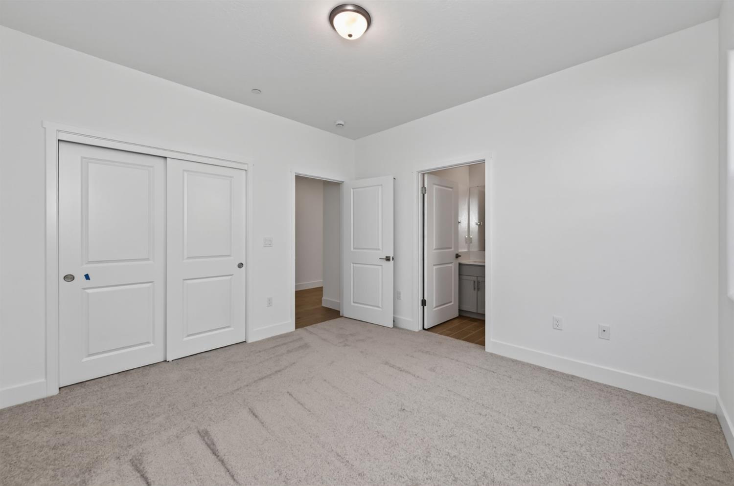 2895 E Veranda Dr, Fresno, CA 93730