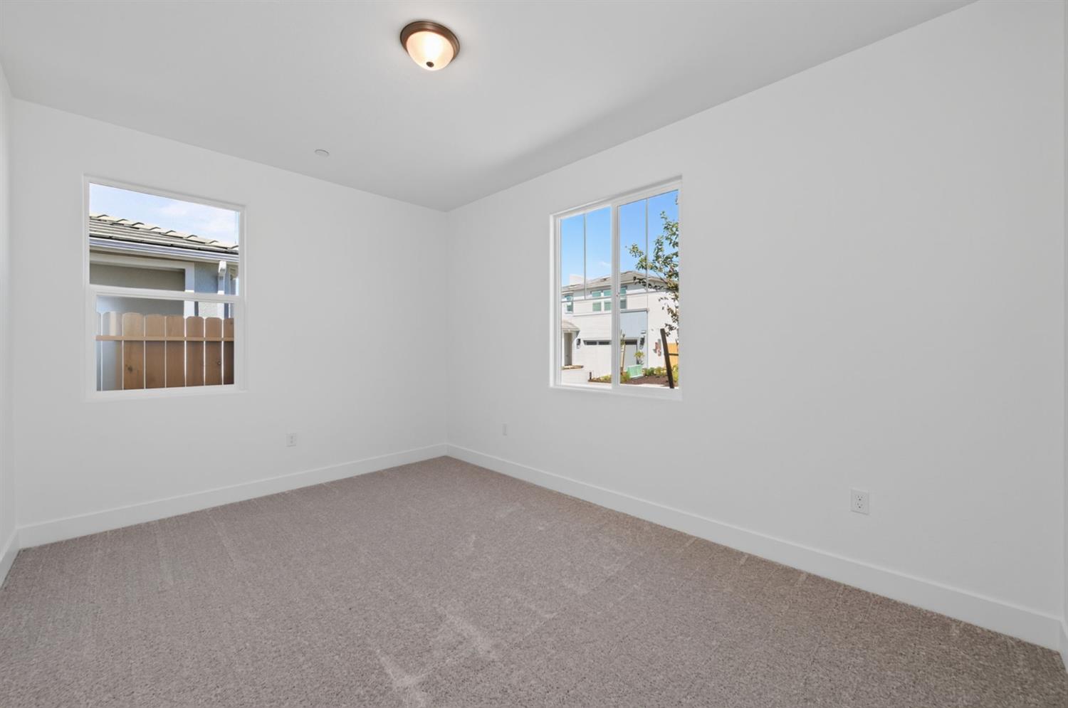 2895 E Veranda Dr, Fresno, CA 93730