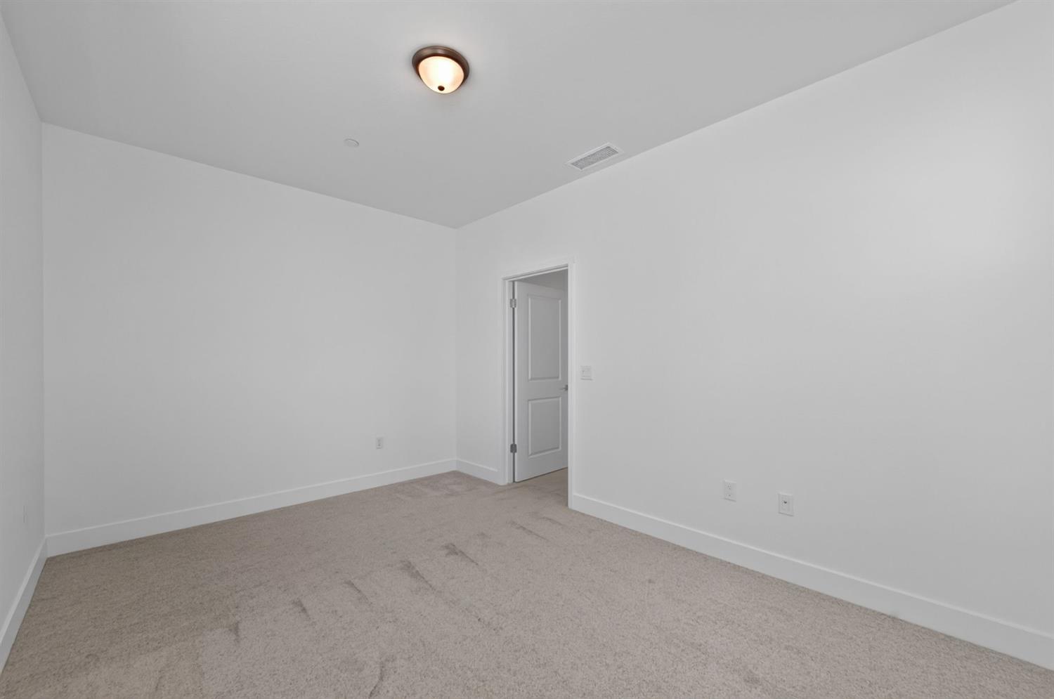 2895 E Veranda Dr, Fresno, CA 93730
