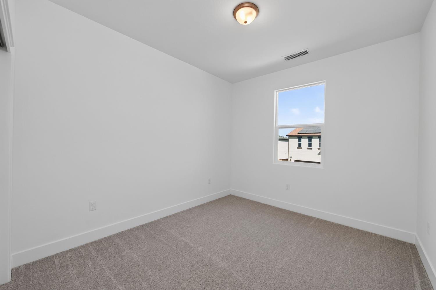 2895 E Veranda Dr, Fresno, CA 93730