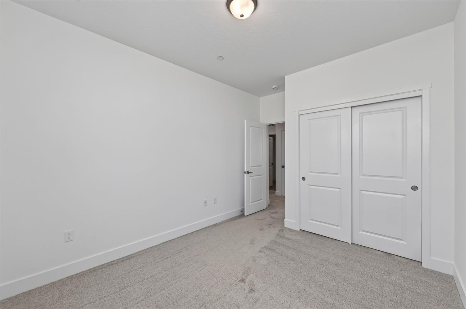2895 E Veranda Dr, Fresno, CA 93730