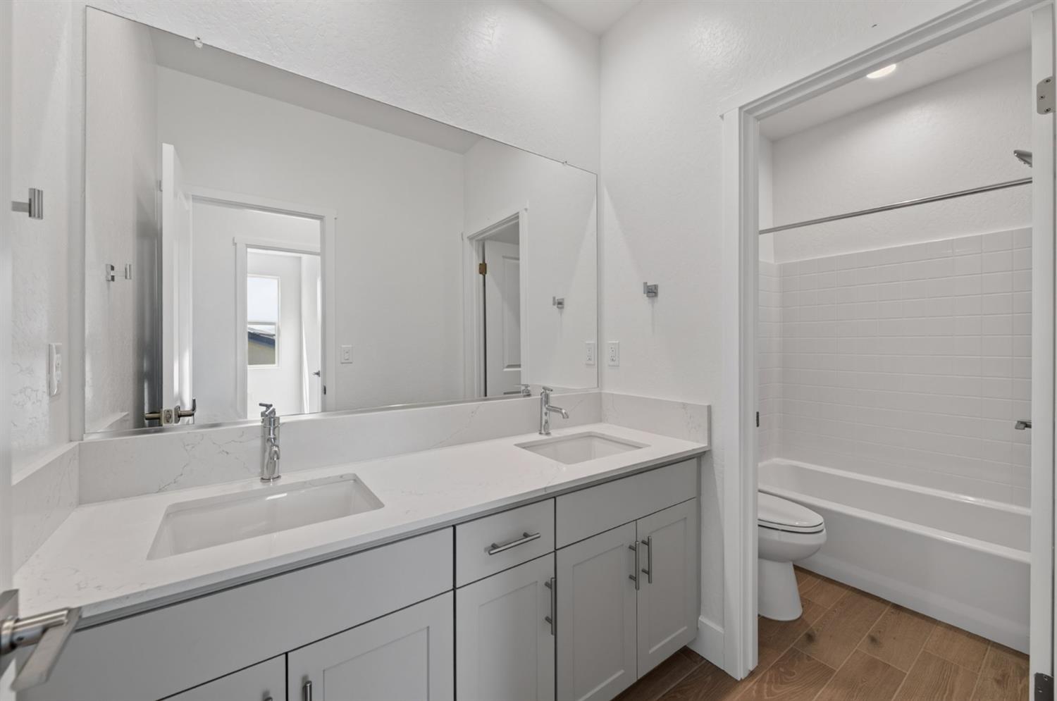 2895 E Veranda Dr, Fresno, CA 93730