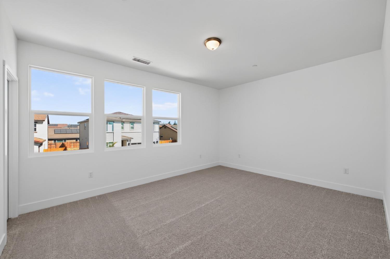 2895 E Veranda Dr, Fresno, CA 93730