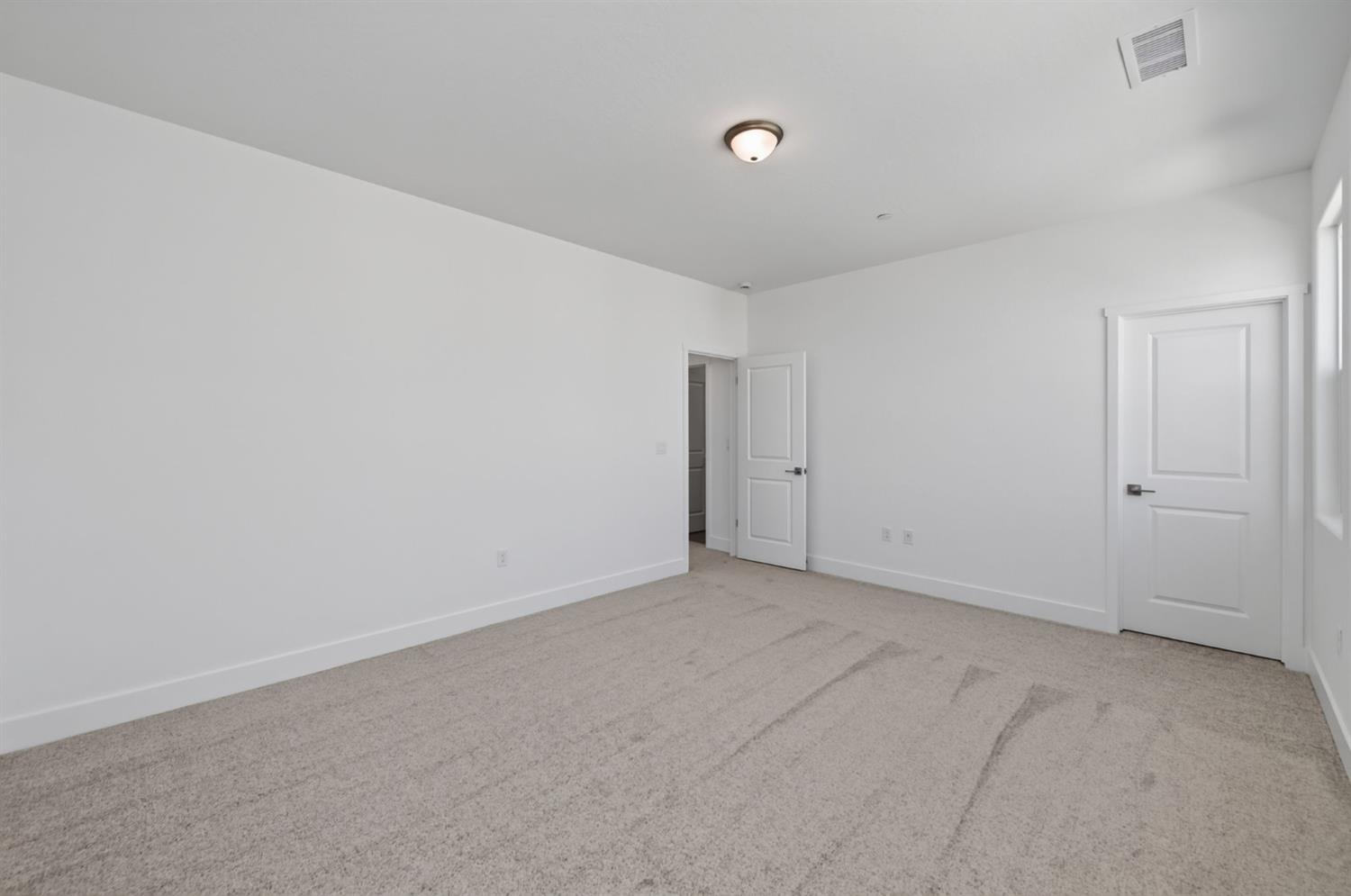 2895 E Veranda Dr, Fresno, CA 93730