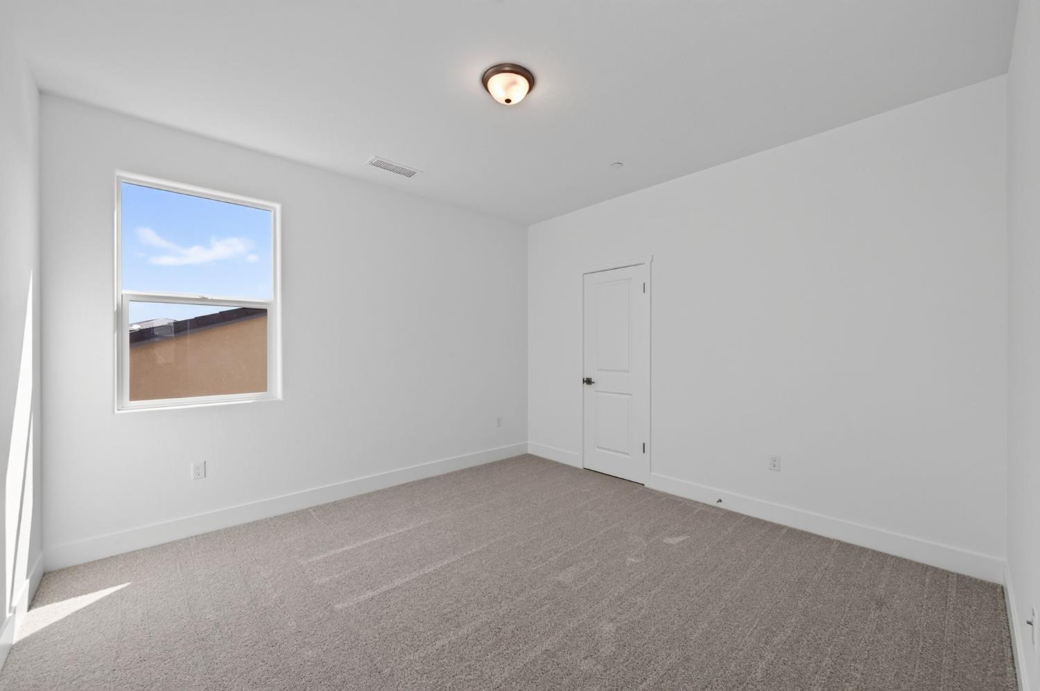 2895 E Veranda Dr, Fresno, CA 93730