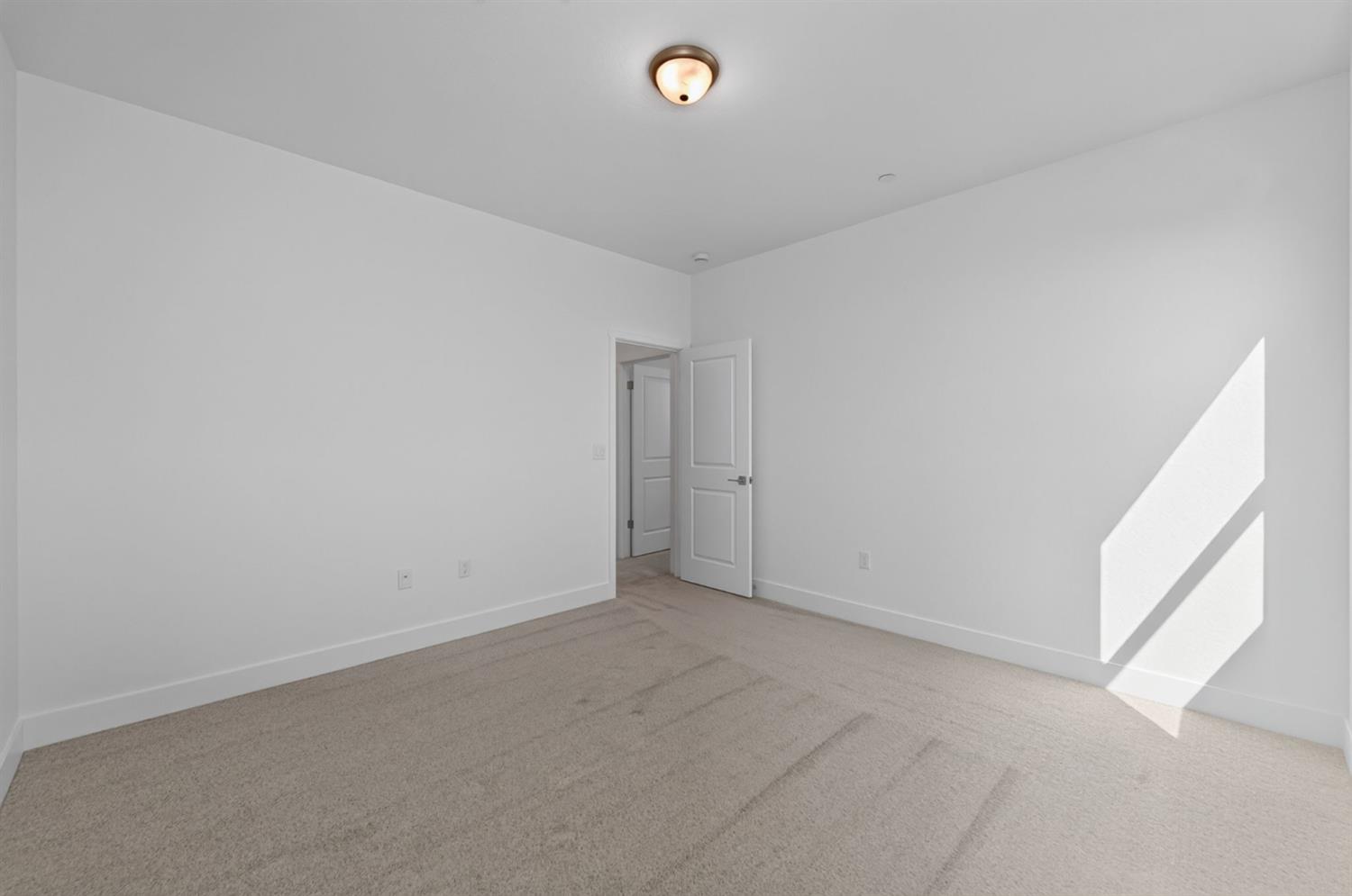 2895 E Veranda Dr, Fresno, CA 93730