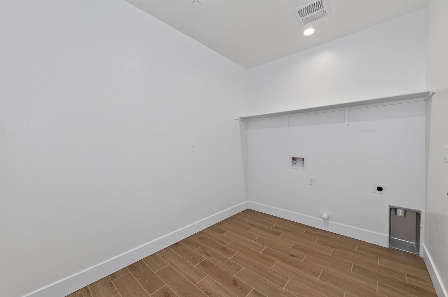 2895 E Veranda Dr, Fresno, CA 93730