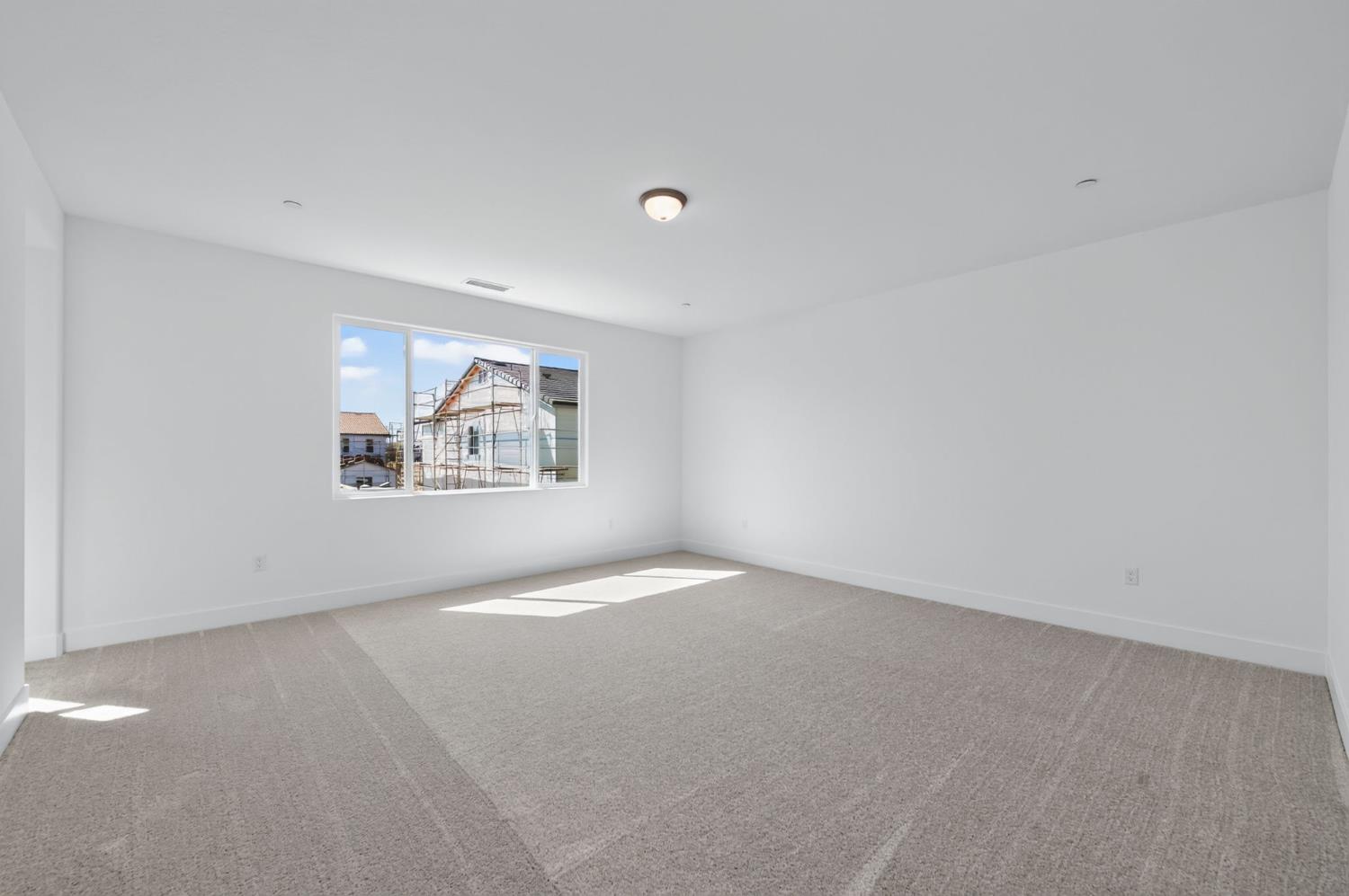 2895 E Veranda Dr, Fresno, CA 93730