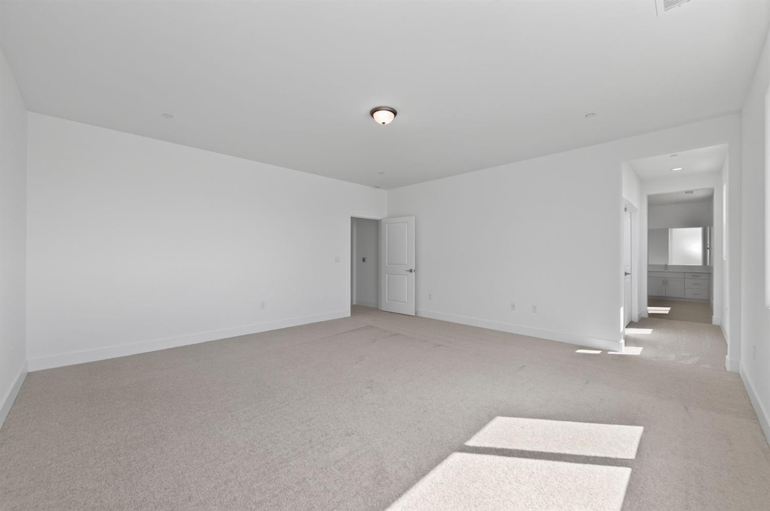 2895 E Veranda Dr, Fresno, CA 93730