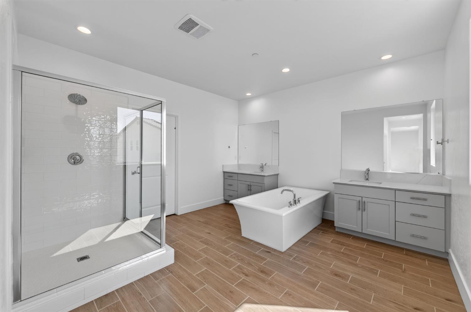 2895 E Veranda Dr, Fresno, CA 93730