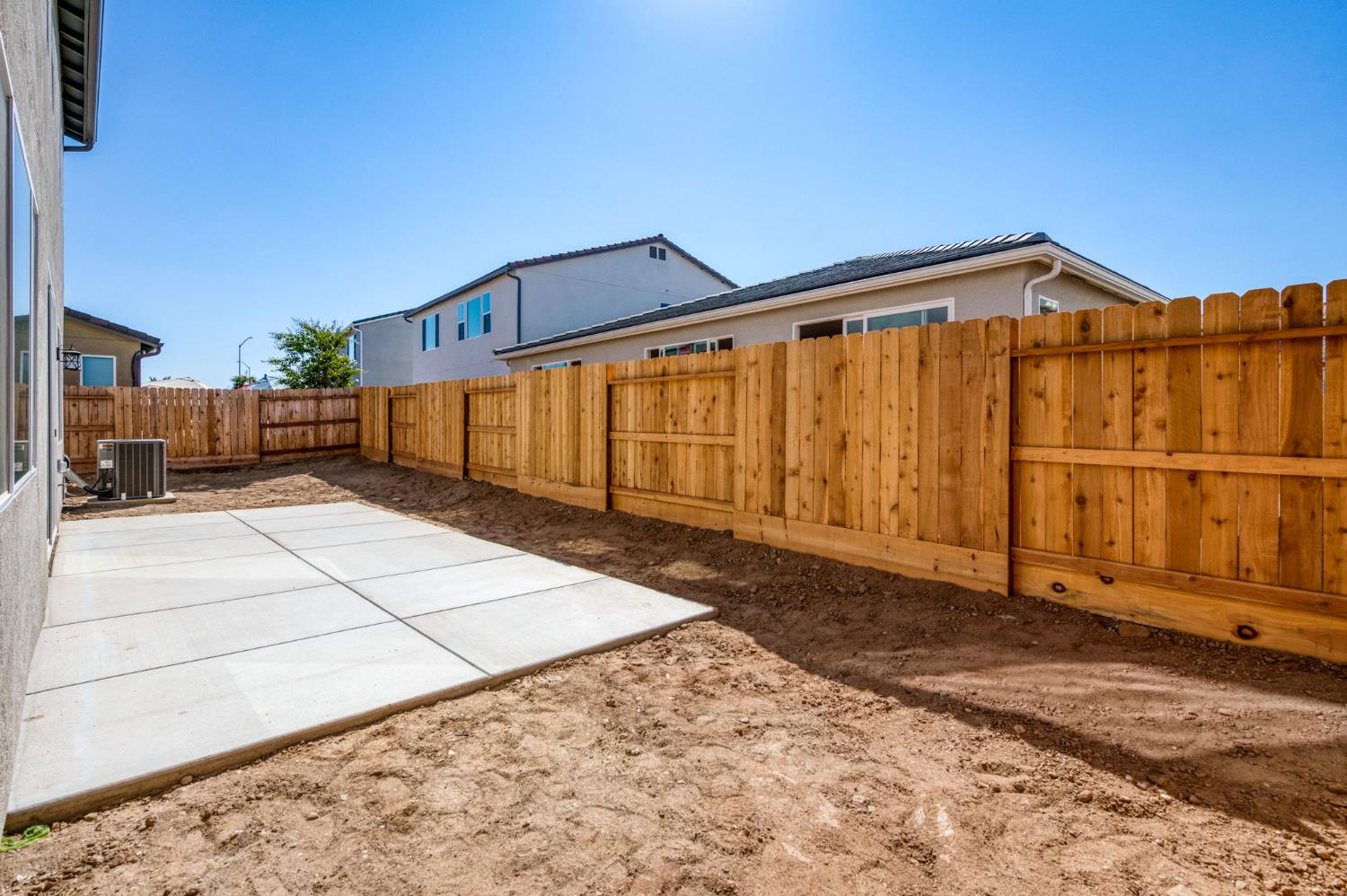 2895 E Veranda Dr, Fresno, CA 93730