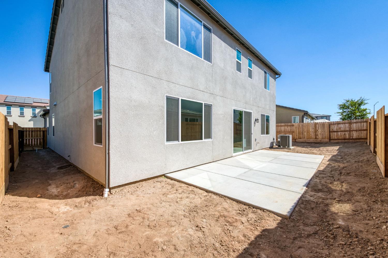 2895 E Veranda Dr, Fresno, CA 93730