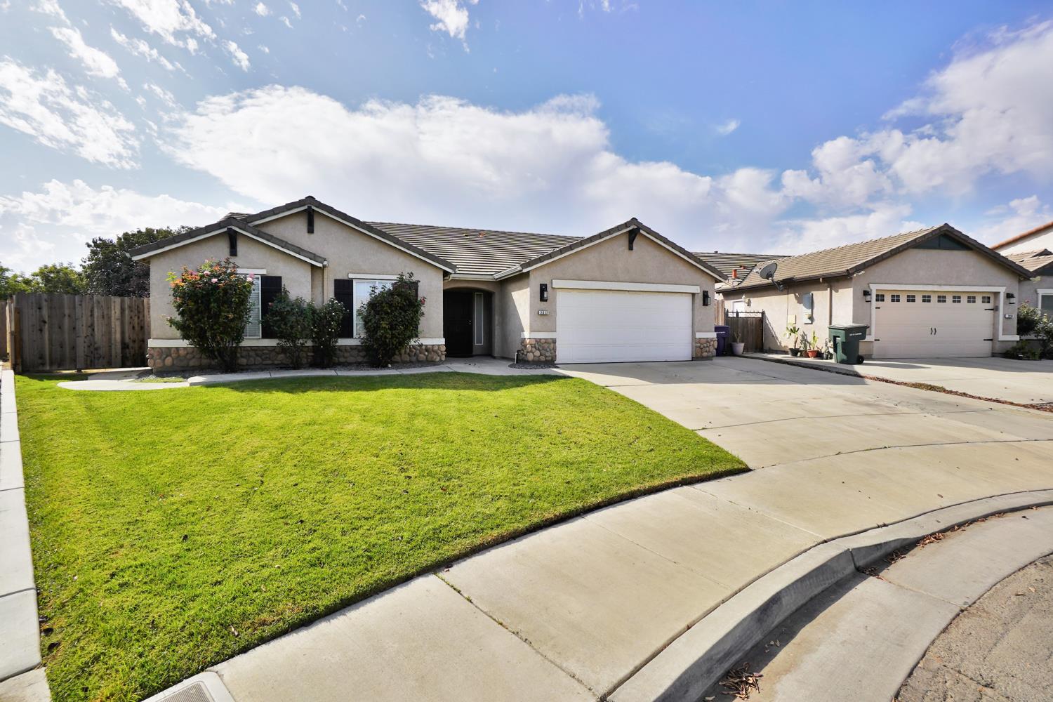 2017 W Queens Way, Hanford, CA 93230