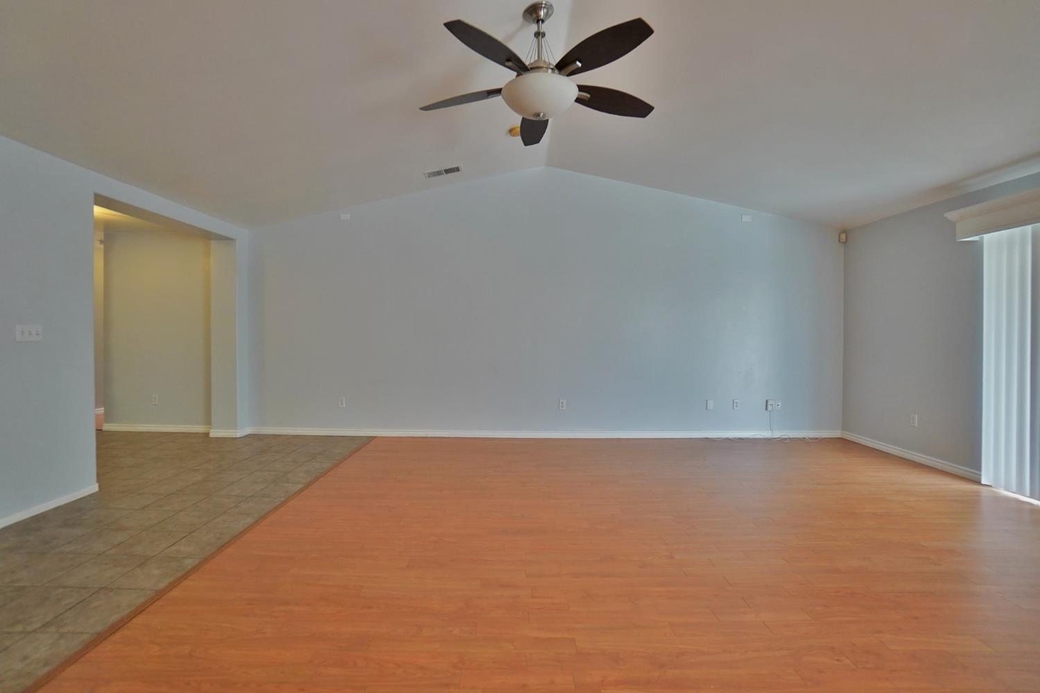 2017 W Queens Way, Hanford, CA 93230