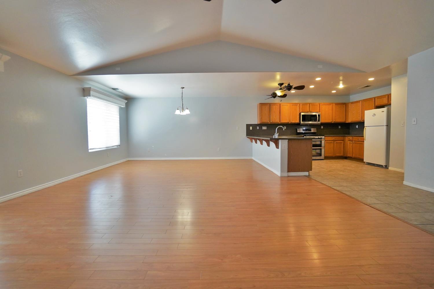 2017 W Queens Way, Hanford, CA 93230