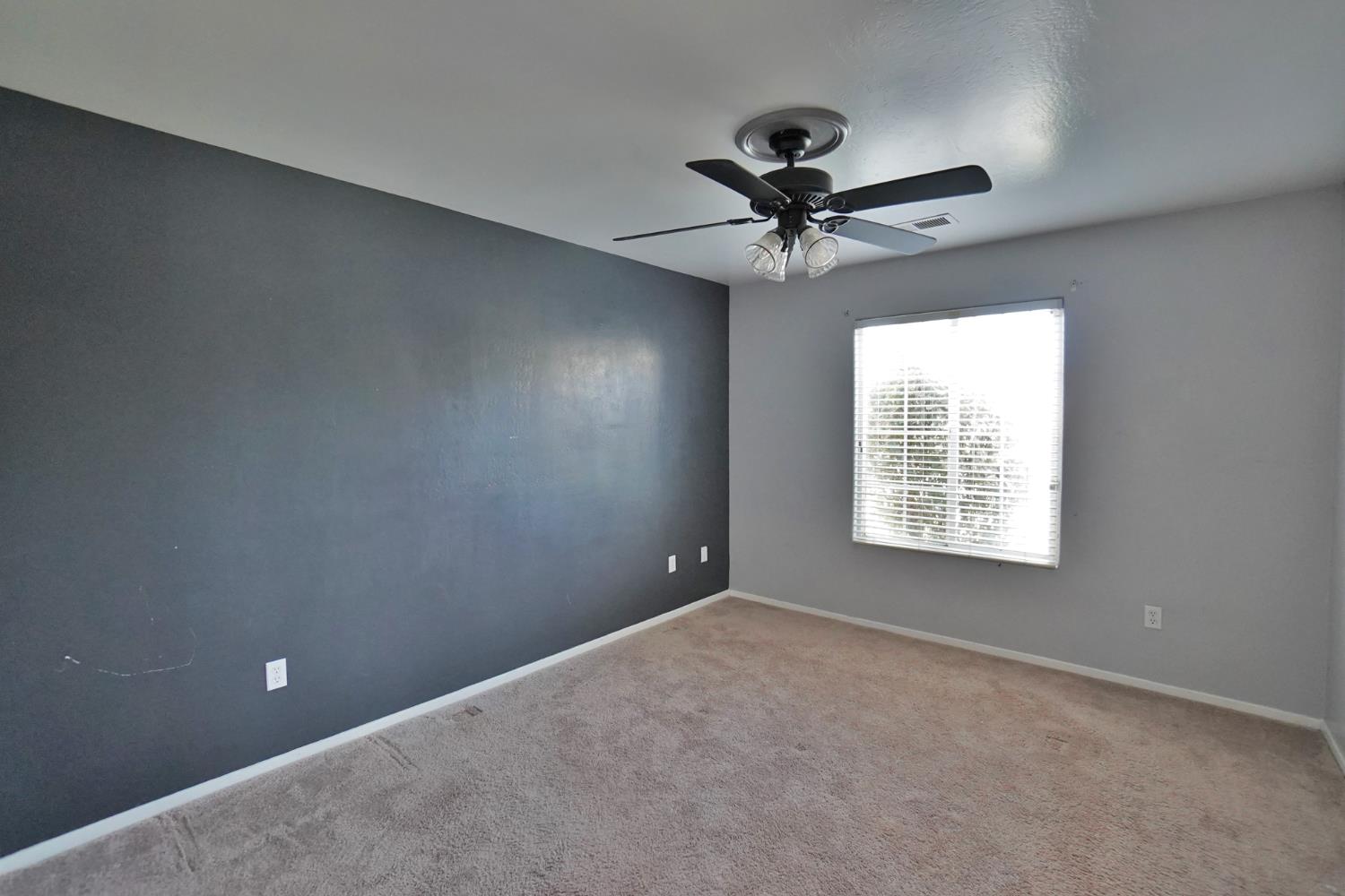 2017 W Queens Way, Hanford, CA 93230