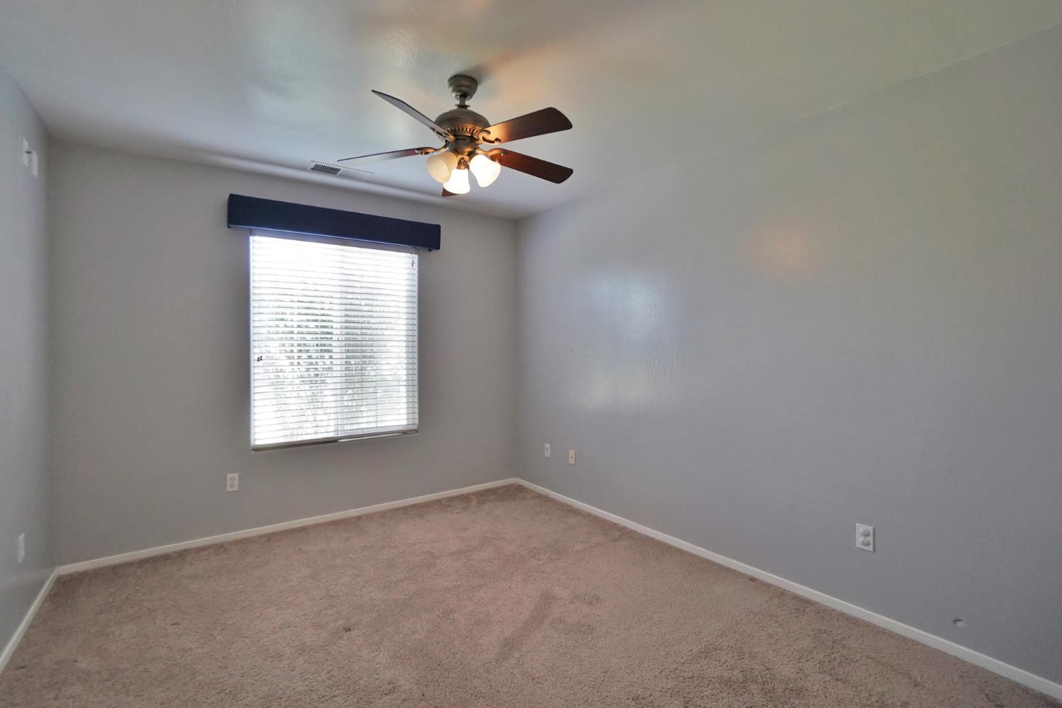 2017 W Queens Way, Hanford, CA 93230