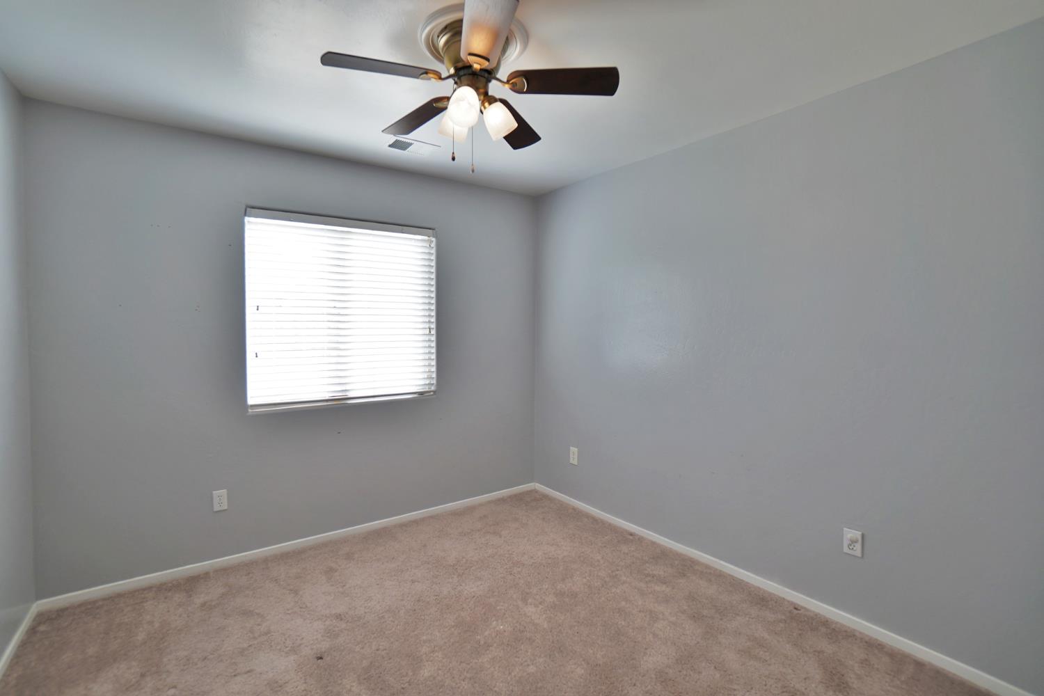 2017 W Queens Way, Hanford, CA 93230