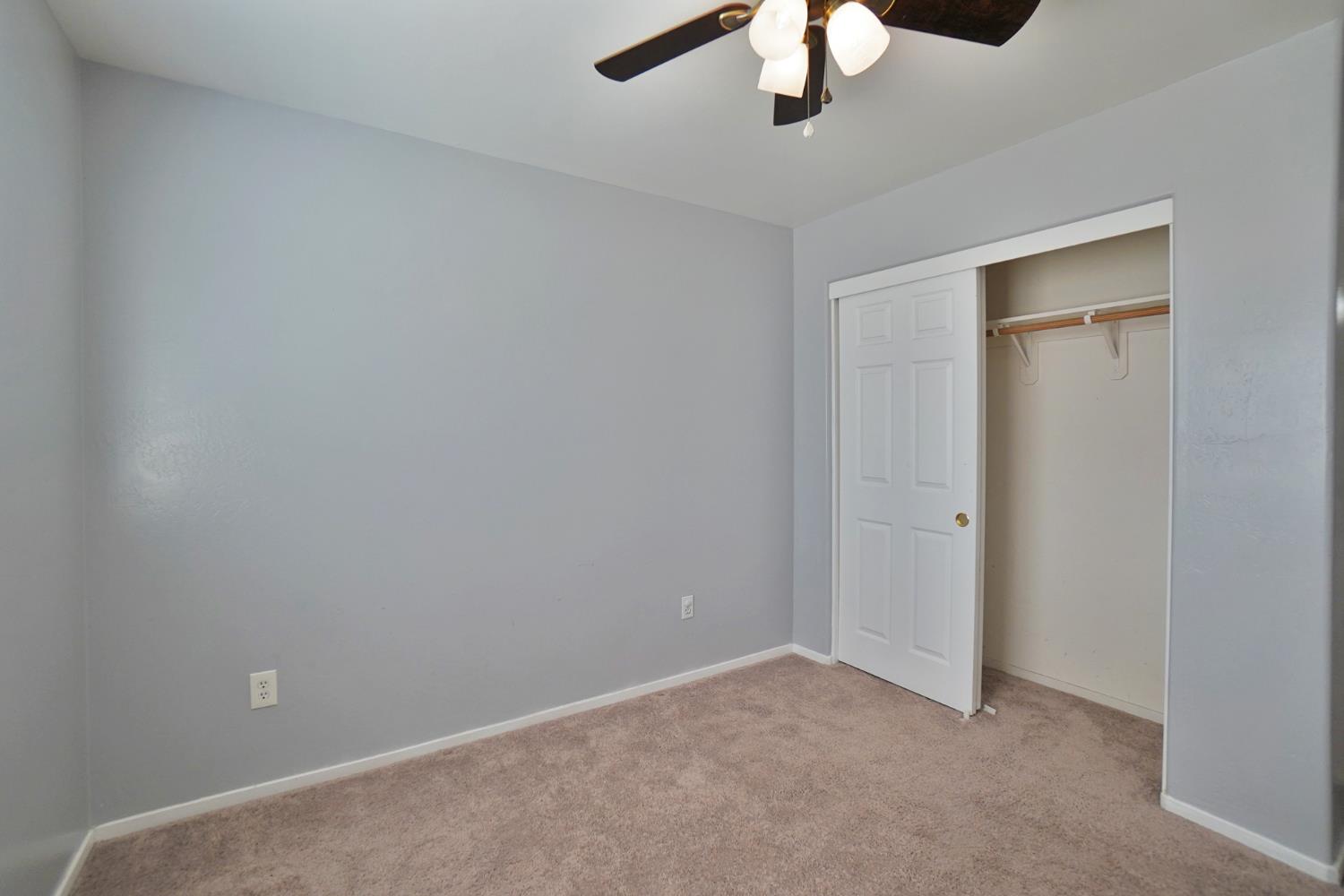 2017 W Queens Way, Hanford, CA 93230