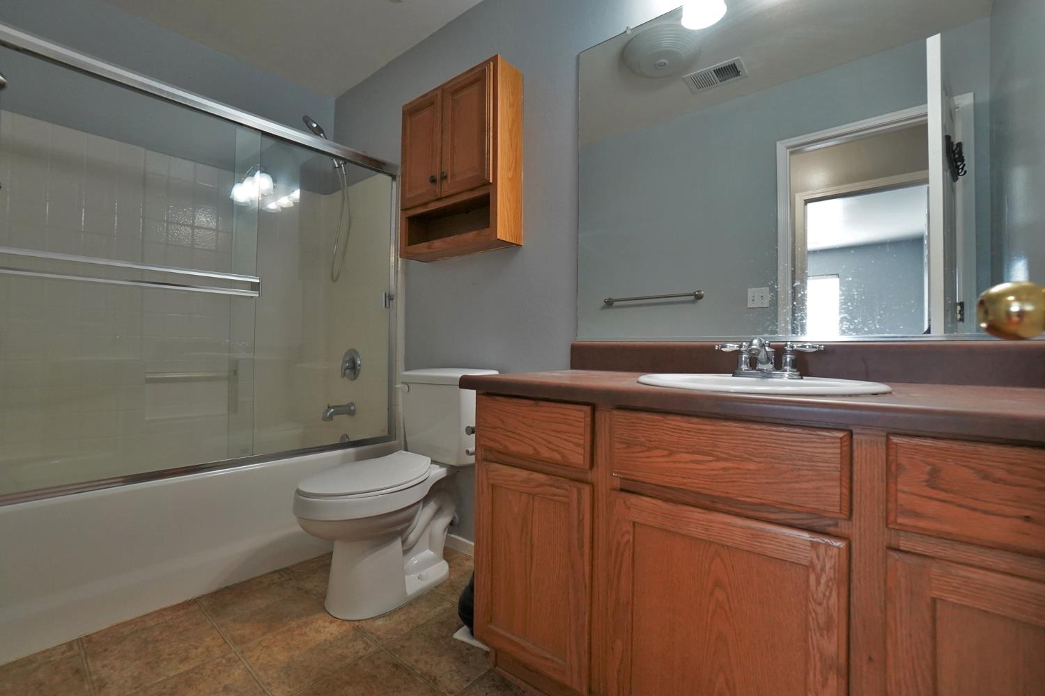 2017 W Queens Way, Hanford, CA 93230