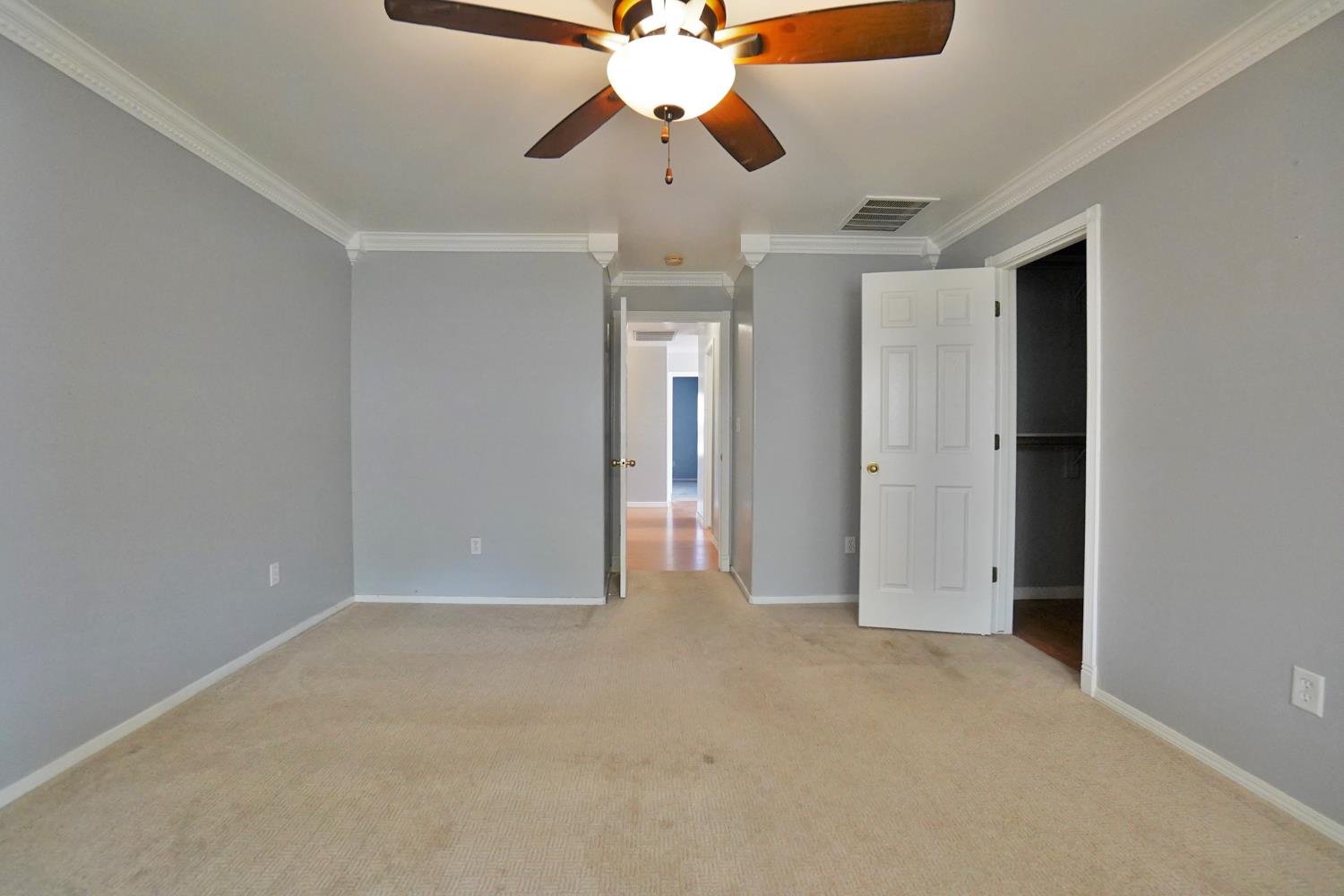 2017 W Queens Way, Hanford, CA 93230