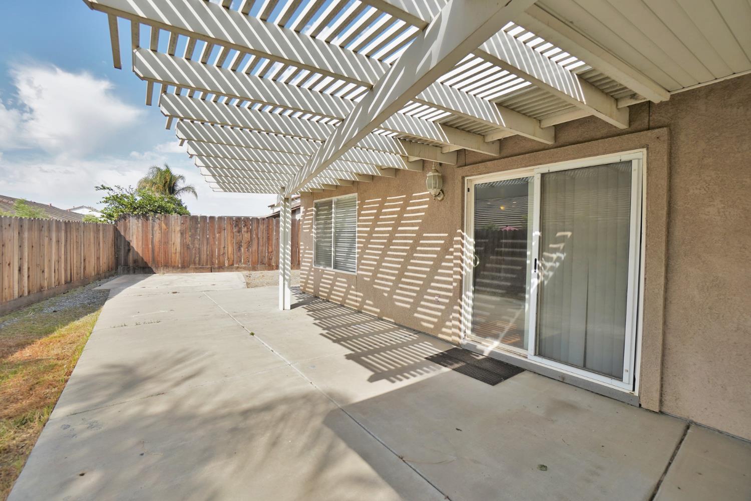 2017 W Queens Way, Hanford, CA 93230