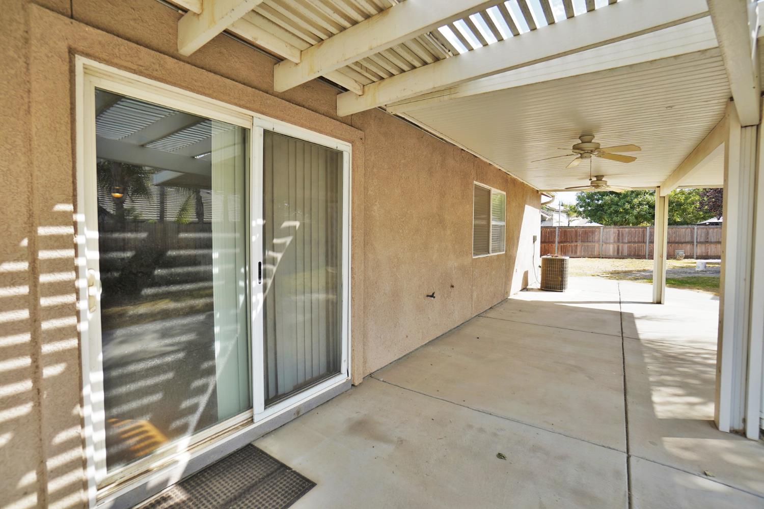 2017 W Queens Way, Hanford, CA 93230