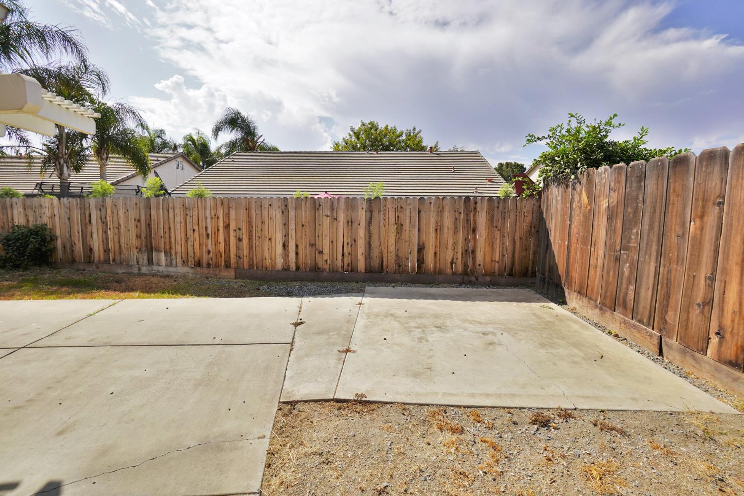 2017 W Queens Way, Hanford, CA 93230