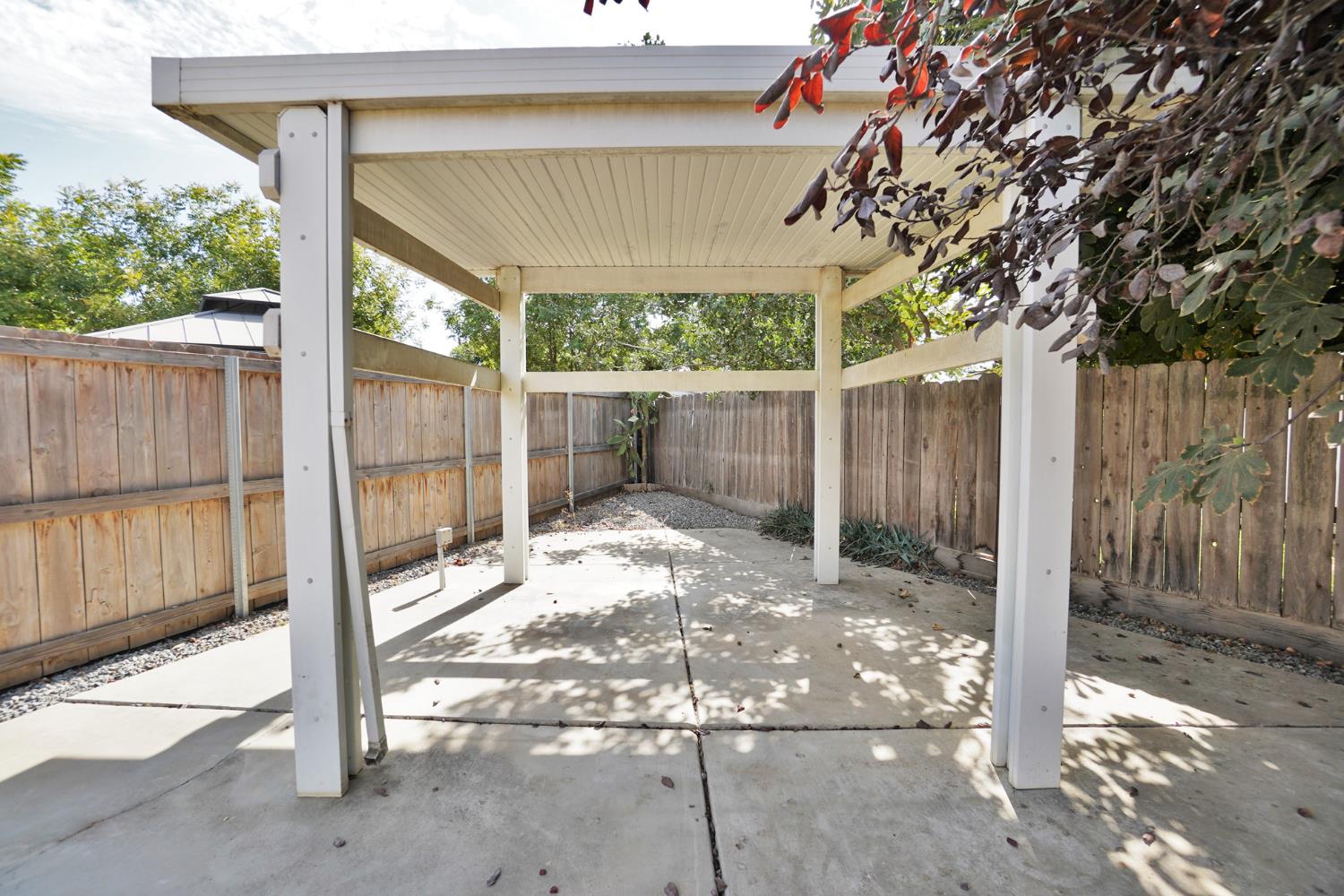2017 W Queens Way, Hanford, CA 93230