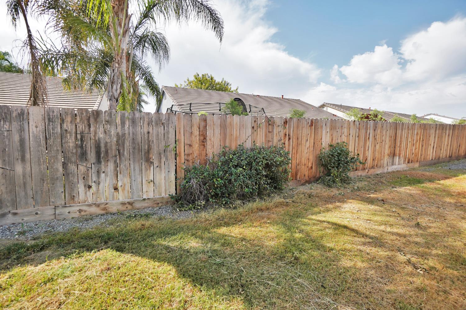 2017 W Queens Way, Hanford, CA 93230
