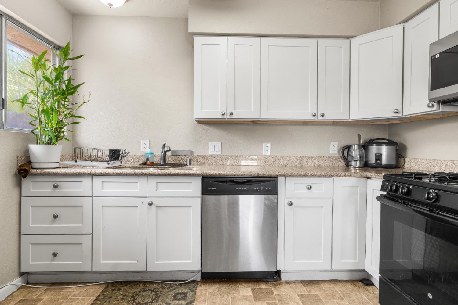 4067 E Butler Ave, Fresno, CA 93702