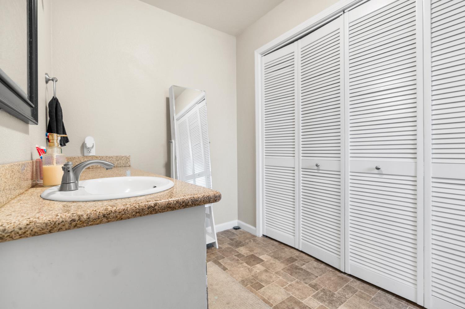 4067 E Butler Ave, Fresno, CA 93702