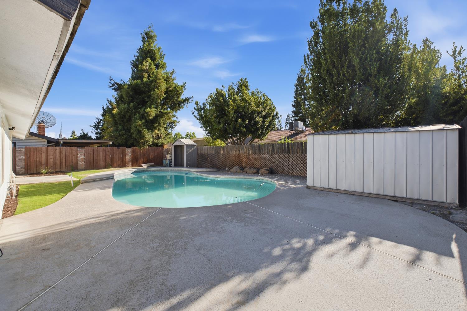 1064 Carey Ave, Clovis, CA 93611