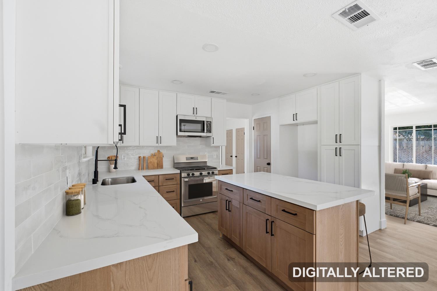1064 Carey Ave, Clovis, CA 93611