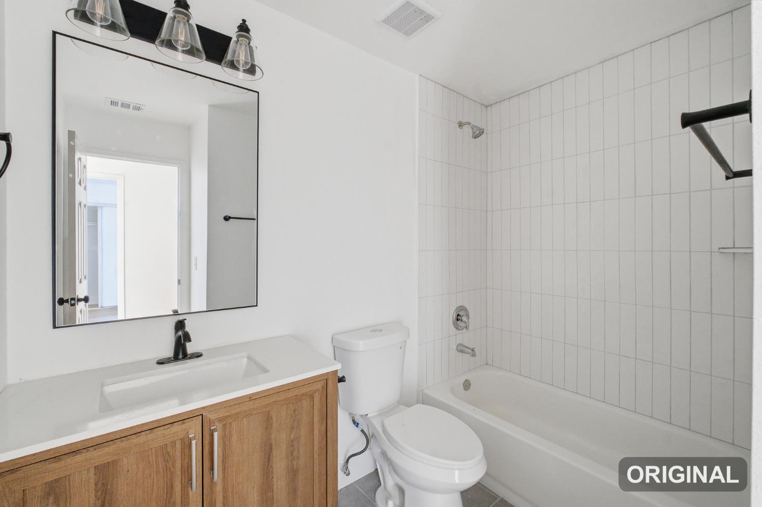 1064 Carey Ave, Clovis, CA 93611