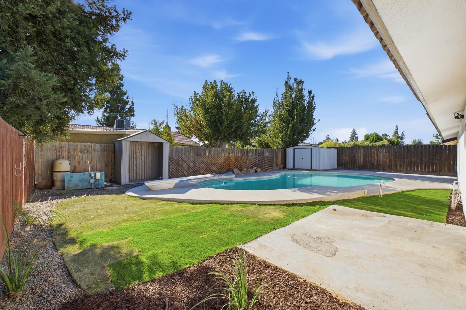 1064 Carey Ave, Clovis, CA 93611
