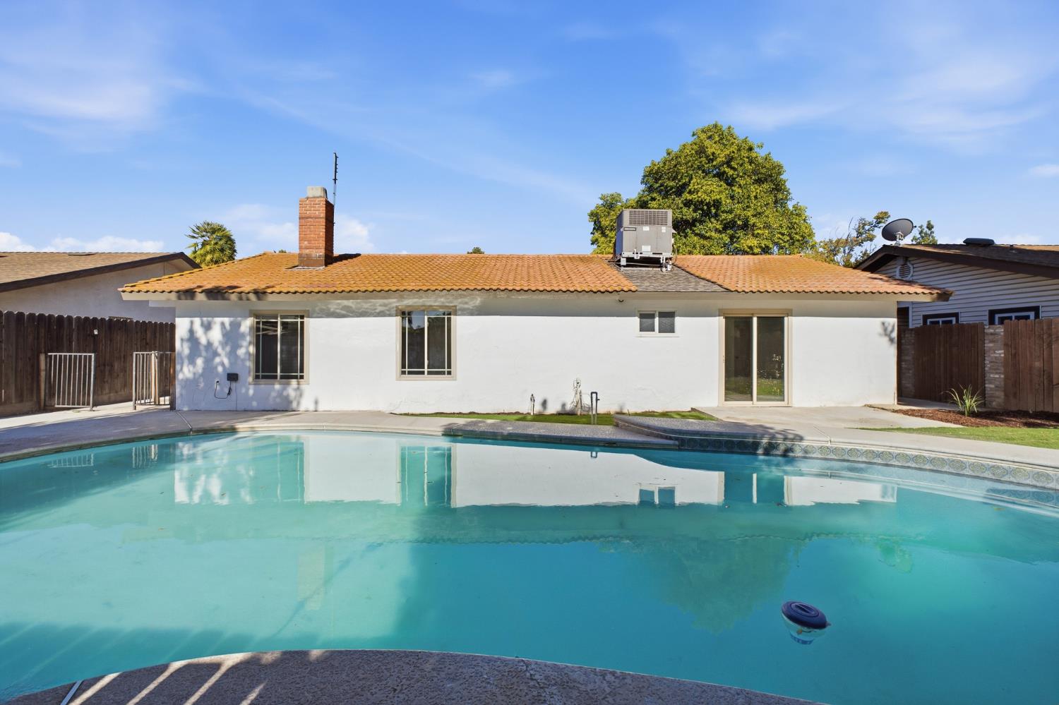 1064 Carey Ave, Clovis, CA 93611
