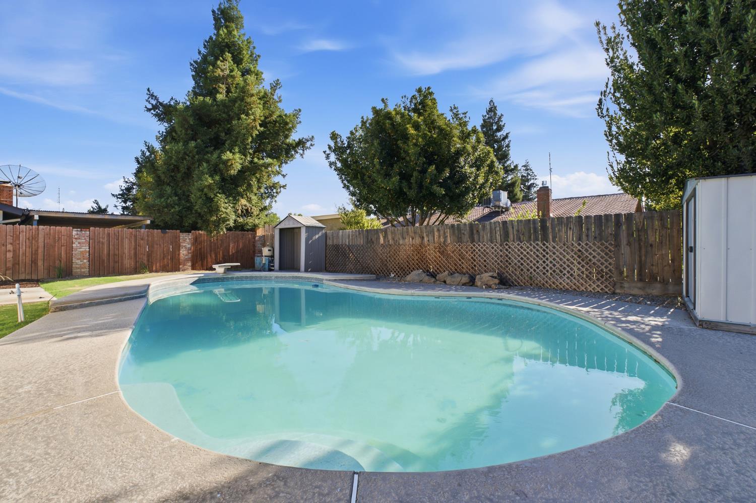 1064 Carey Ave, Clovis, CA 93611