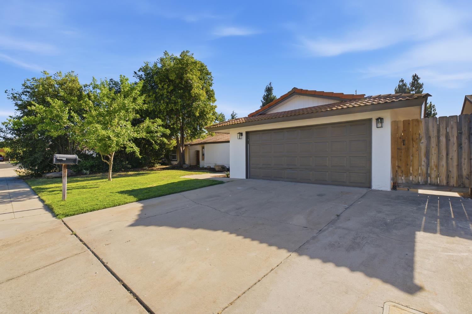 1064 Carey Ave, Clovis, CA 93611