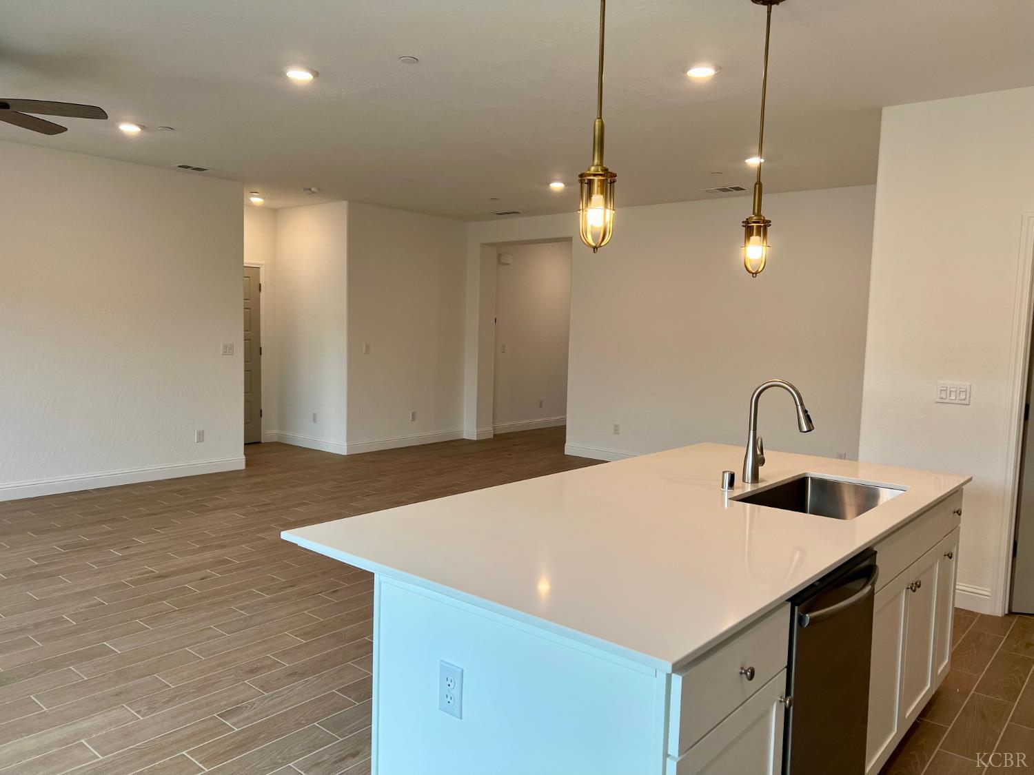 2509 W Claridge Way, Hanford, CA 93230